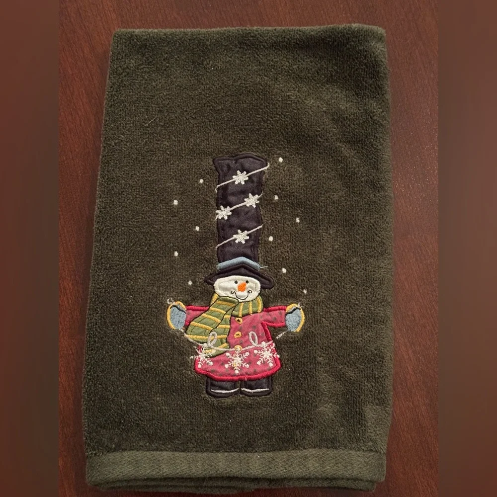 Snowman and Christmas Trees ☃️🎄 Olive Green Holiday Hand/Fingertip Towel Set